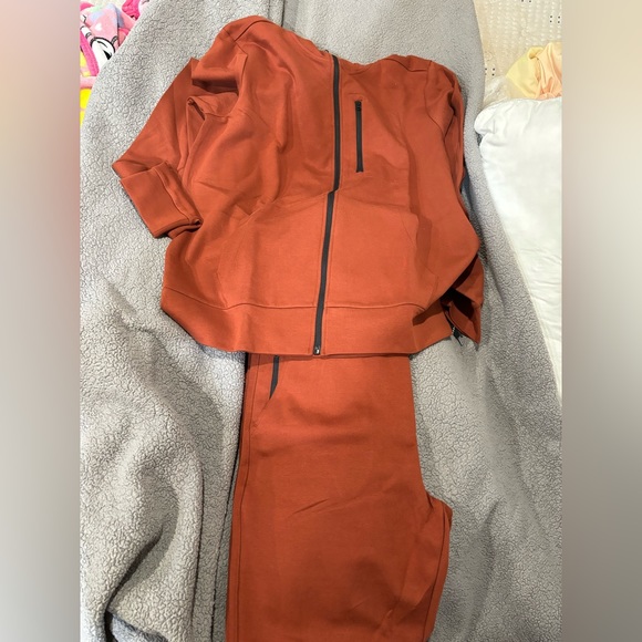 Men’s Tech Fit sweatsuit - Picture 3 of 3